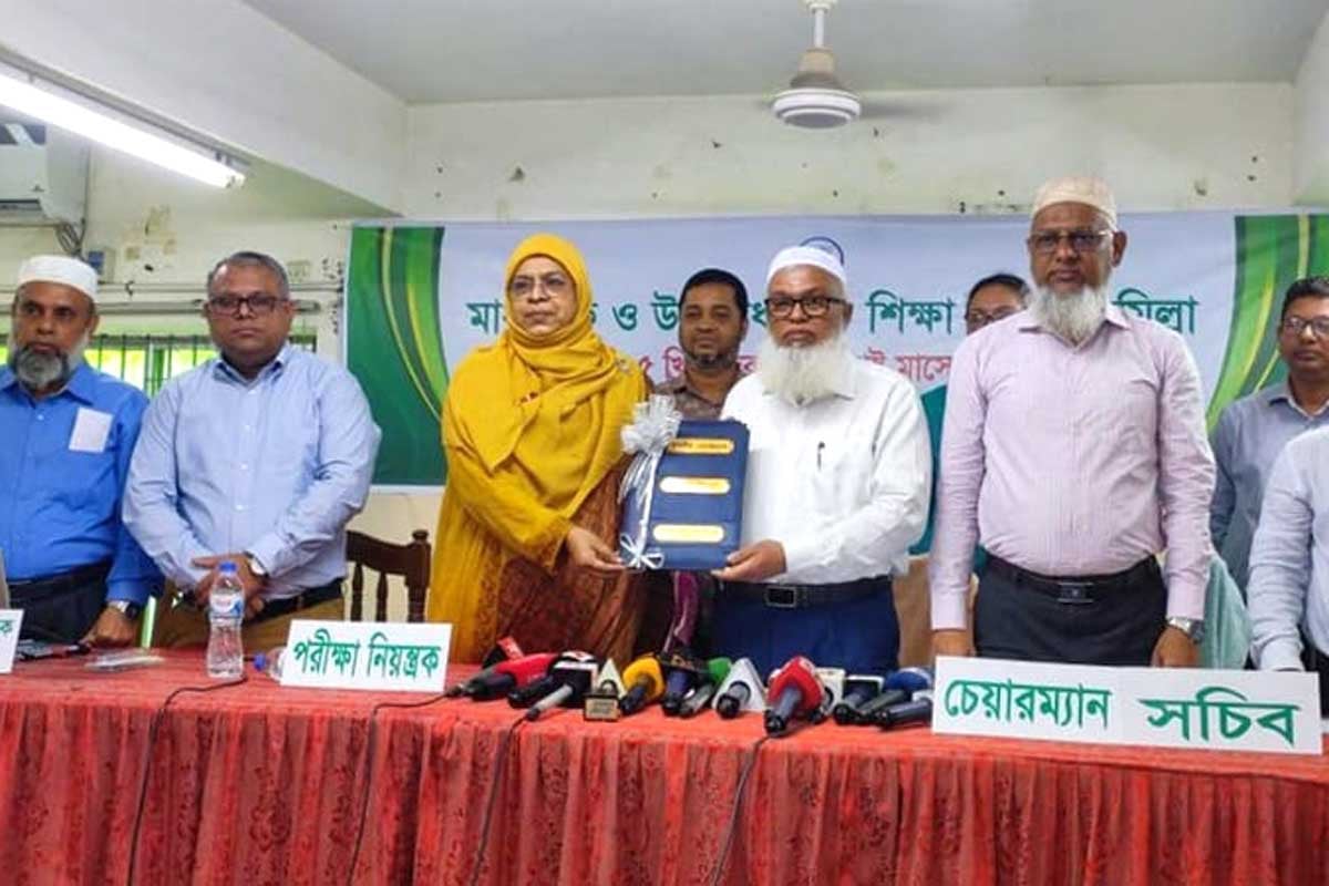 এইচএসসিতে কুমিল্লা বোর্ডে এগিয়ে মেয়েরা