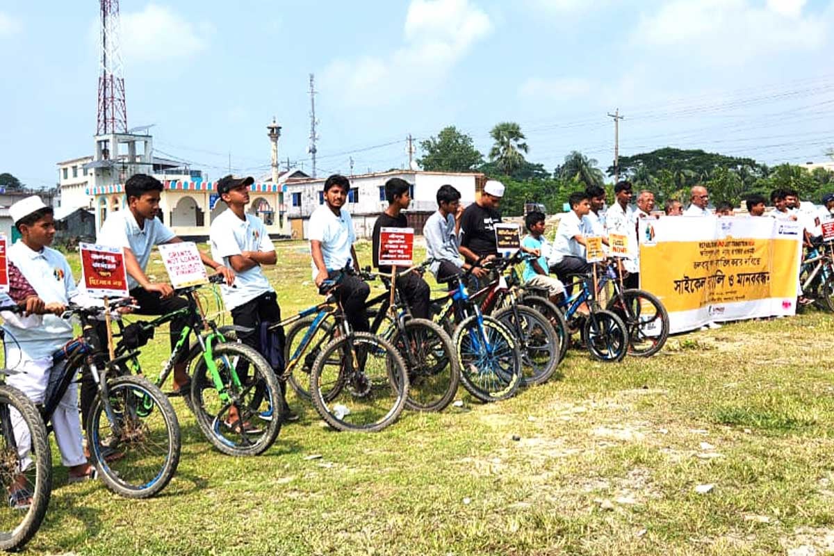 জলবায়ু ঋণ বাতিলের দাবিতে কলাপাড়ায় মানববন্ধন ও সাইকেল র‍্যালি