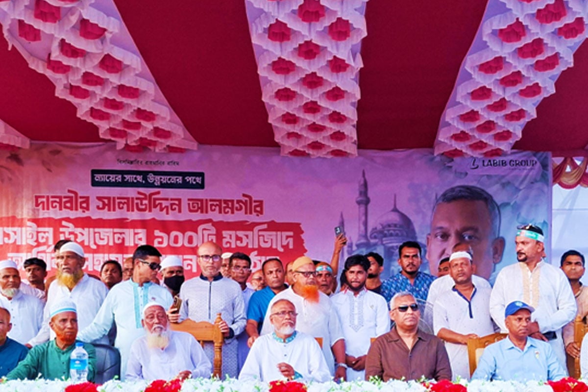 টাঙ্গাইলের বাসাইলে সালাউদ্দিন আলমগীরের সহায়তায় ১০০ মসজিদে অনুদান