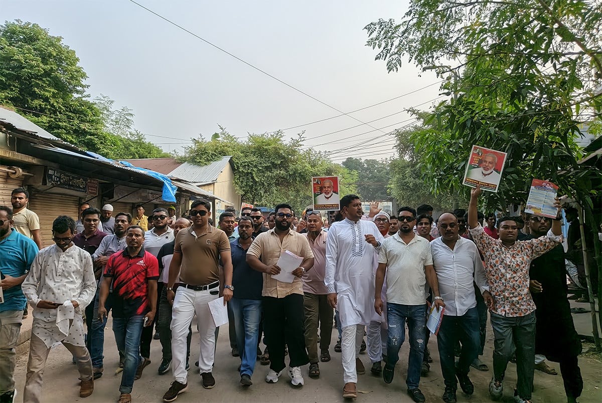 সিদ্ধিরগঞ্জে মান্নানের নির্দেশনায় বিএনপির ৩১ দফার প্রচার-প্রচারণায় লিফলেট বিতরণ
