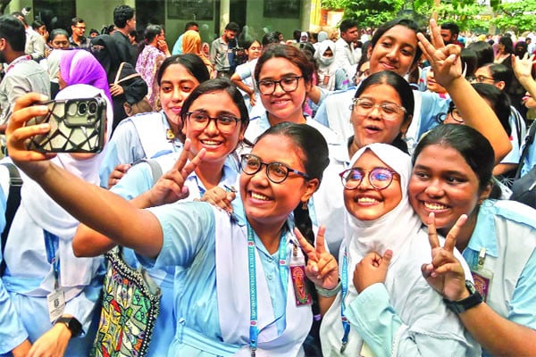 অর্ধেক শিক্ষার্থীই ফেল