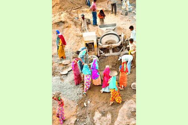 মুদ্রাস্ফীতি ও কর্মসংস্থানের ফাঁদে নিম্নবিত্ত জনগোষ্ঠী