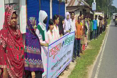 পলাশবাড়িতে বাল্যবিবাহ ও মাদকবিরোধী মানববন্ধনে বসুন্ধরা শুভসংঘ