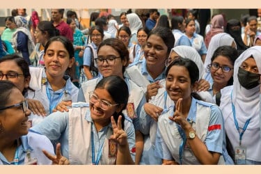 পাসের হার ও জিপিএ-৫ প্রাপ্তিতে এগিয়ে ছাত্রীরা