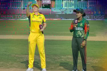 অস্ট্রেলিয়ার বিপক্ষে টস জিতে ব্যাটিংয়ে বাংলাদেশ