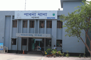 দুর্গন্ধের সূত্র ধরে ডোবায় মিলল যুবকের মরদেহ