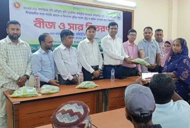 কুলাউড়ায় বিনামূল্যে বীজ ও সার বিতরণ
