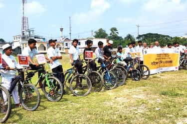 জলবায়ু ঋণ বাতিলের দাবিতে কলাপাড়ায় মানববন্ধন ও সাইকেল র‍্যালি