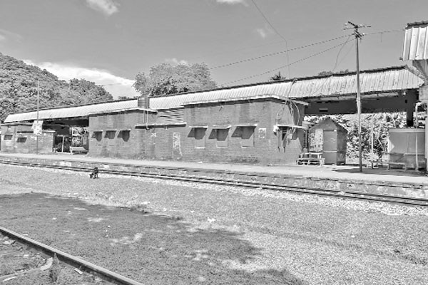 ধুঁকছে রেল, বন্ধ পাঁচ স্টেশন