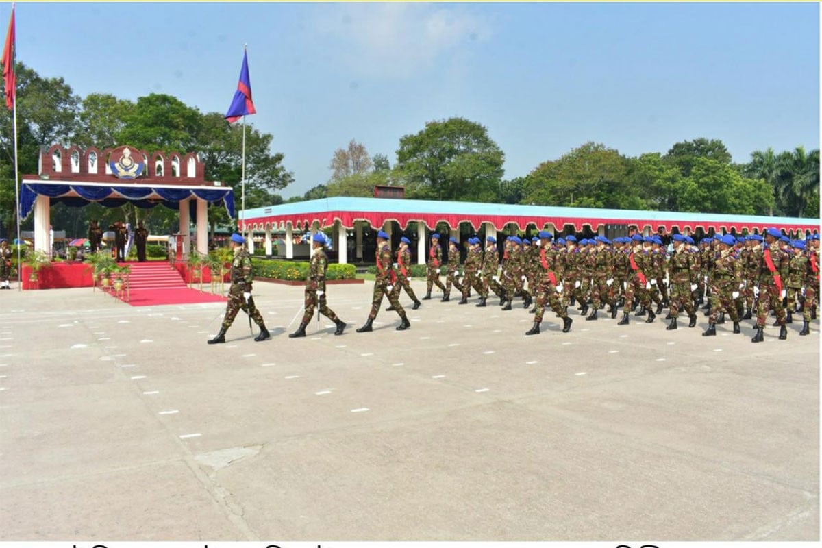 ইঞ্জিনিয়ার্স ও সিগন্যালস্ কোরের রিক্রুট ব্যাচের সেনাবাহিনী প্রধান কুচকাওয়াজ অনুষ্ঠিত