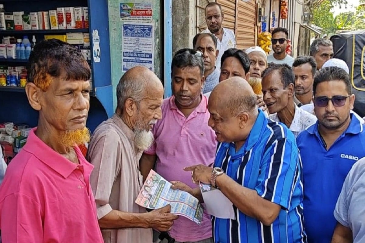 বাজিতপুরে বিএনপির ৩১ দফার লিফলেট বিতরণ