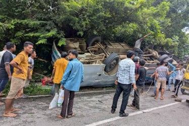 খাগড়াছড়িতে বাস উল্টে নিহত ২, আহত ১২