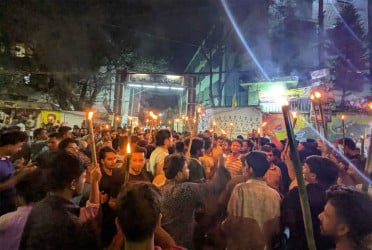 তিস্তা মহাপরিকল্পনা বাস্তবায়নের দাবিতে জবিতে মশাল মিছিল