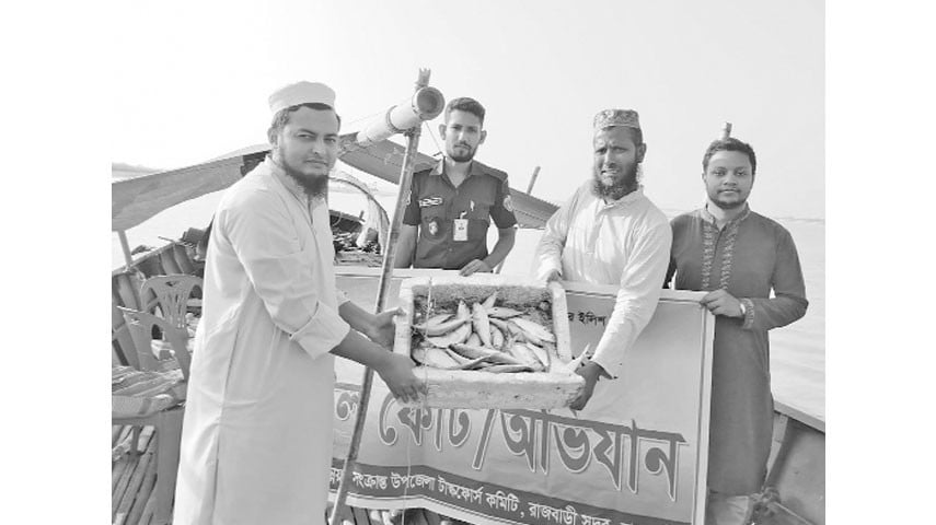 ভেঙে দেওয়া হলো ইলিশের অবৈধ হাট