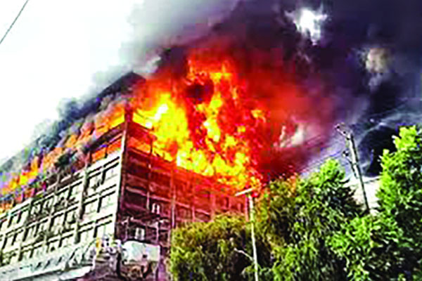 বড় আগুনেও প্রাণ রক্ষা