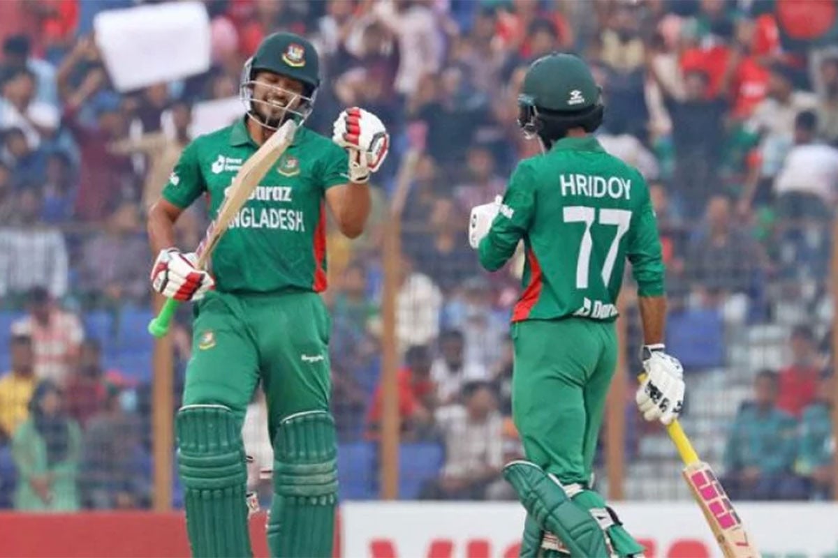 শান্ত-হৃদয়ের ব্যাটে বিপর্যয় সামাল দেওয়ার চেষ্টা