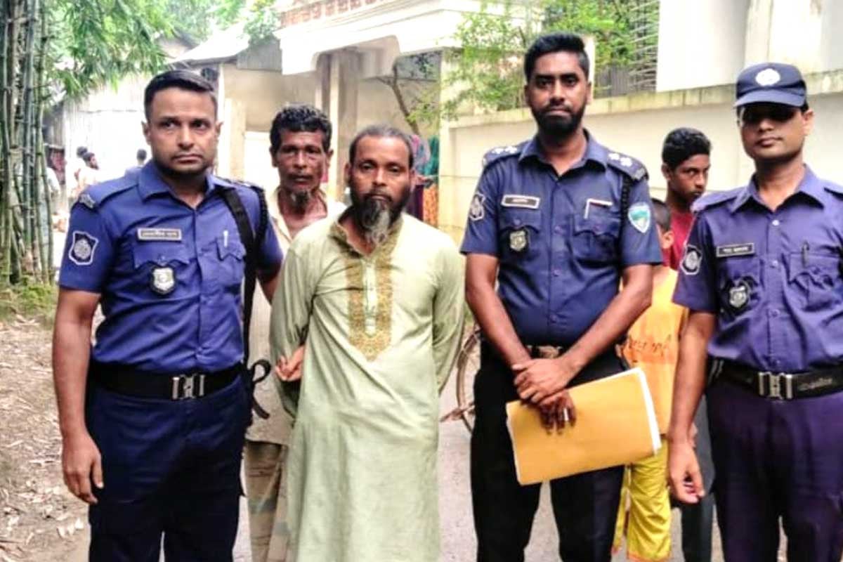 পারিবারিক কলহে স্ত্রীকে কুপিয়ে হত্যাচেষ্টা: স্বামী গ্রেপ্তার