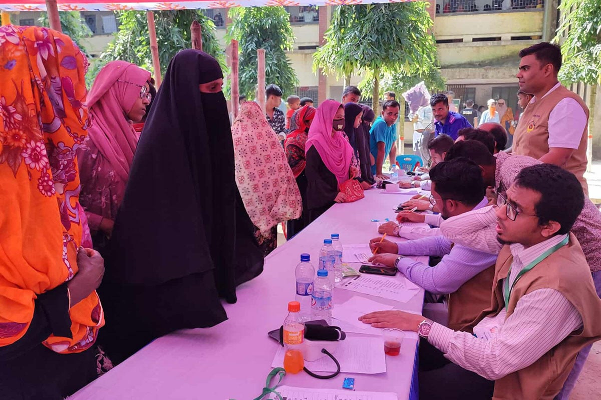 বগুড়ায় ৫ হাজার অসহায় ও দরিদ্র রোগীর মাঝে বিনামূল্যে চিকিৎসা সেবা-ওষুধ বিতরণ