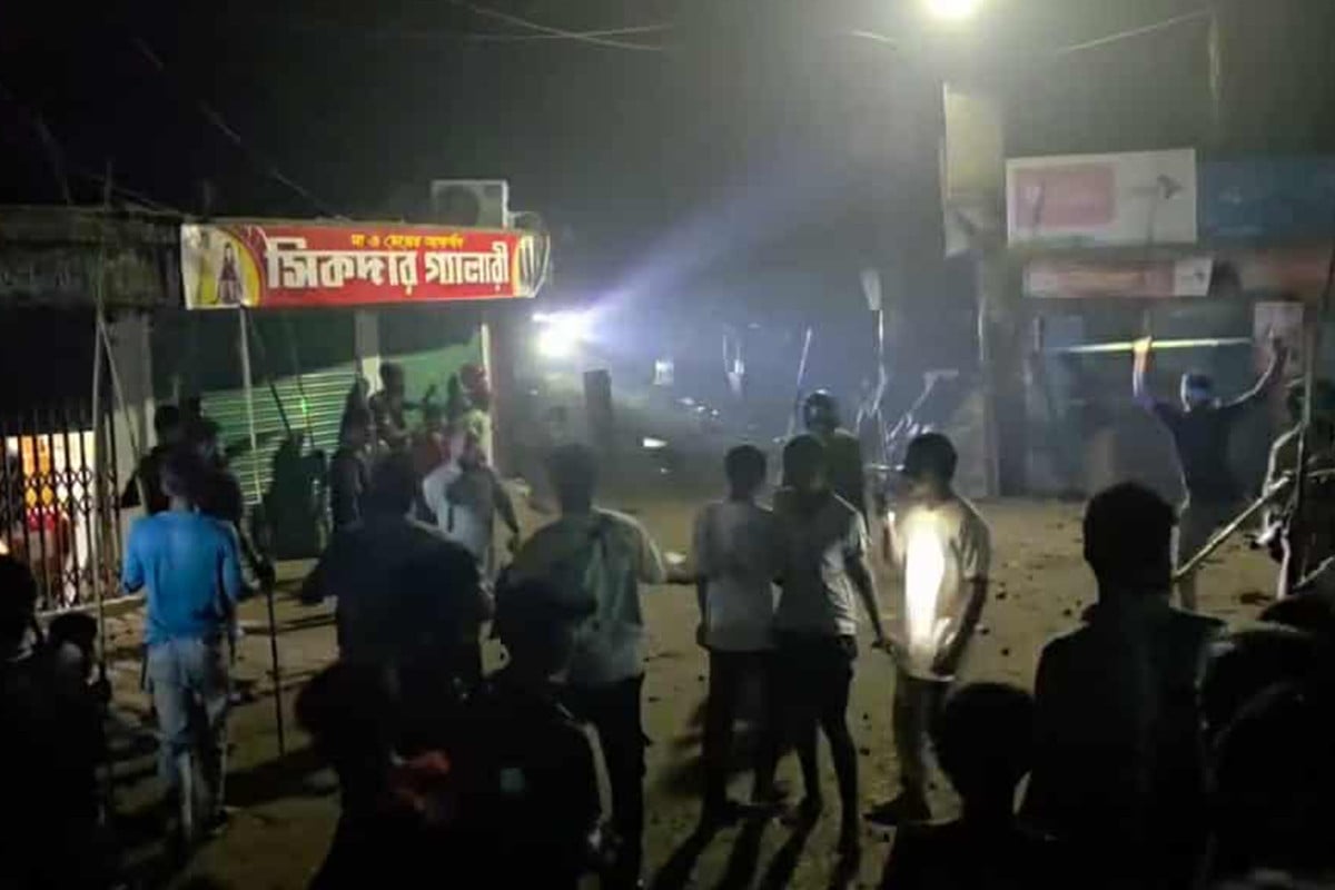 ব্রাহ্মণবাড়িয়ায় গোসল করা নিয়ে বিরোধ, রাতে টর্চ জ্বালিয়ে সংঘর্ষ