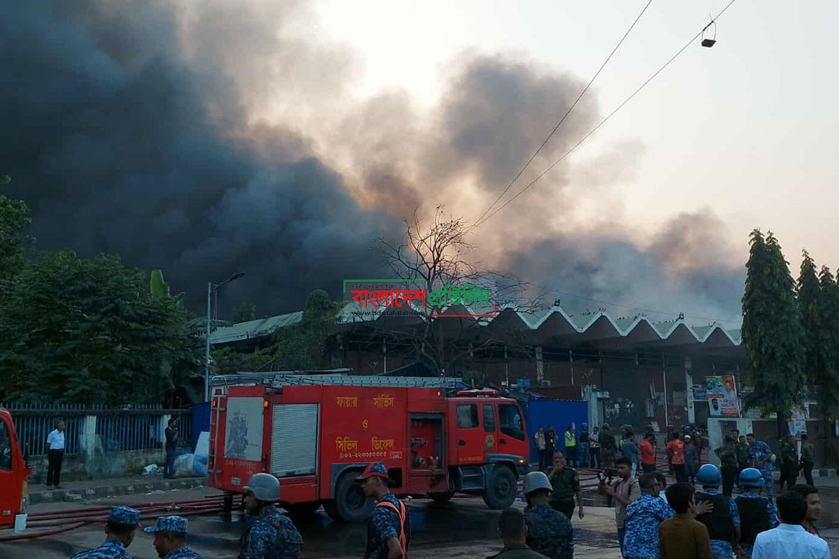 শাহজালালে আগুন: উদ্ধারে ২ প্লাটুন বিজিবি