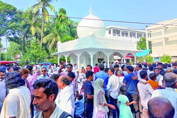 ভক্তের পদচারণে মুখর সাঁইজির আখড়া