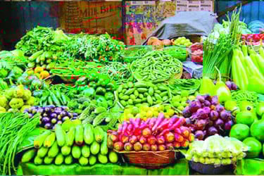 সিন্ডিকেটে সবজির বাজার অস্থির খুলনায়