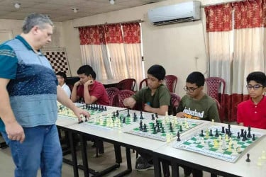 রুশ গ্র্যান্ডমাস্টারকে হারাল ১৪ বছর বয়সী সায়ান
