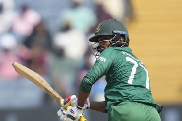 টেস্ট মেজাজে খেলে ফিরলেন হৃদয়