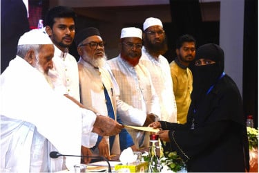 শাপলা চত্বরের হত্যাকাণ্ডে নিহত পরিবারদের মাঝে চেক বিতরণ