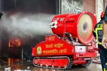 আগুন নিয়ন্ত্রণে রোবটের ব্যবহার