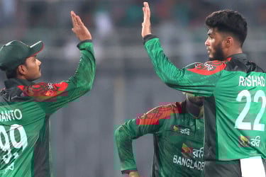 রিশাদের পাঁচ উইকেট, ওয়েস্ট ইন্ডিজের ব্যাটিং বিপর্যয়