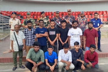 দেশে ফিরলেন ভারতের উপকূলে উদ্ধার ১২ বাংলাদেশি নাবিক