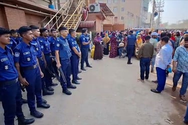 আশুলিয়ায় প্রসূতি শ্রমিকের মৃত্যুর ঘটনায় আজও বিক্ষোভ