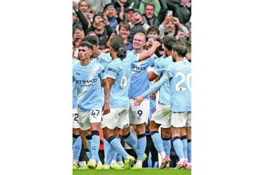 হলান্ডের জোড়া গোল