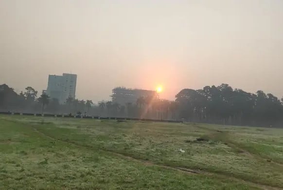 দেশজুড়ে শীতের আমেজ, বৃষ্টির আভাস