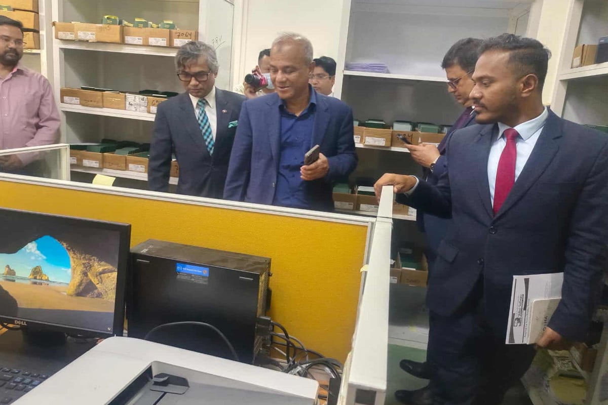 কাতারে বাংলাদেশ দূতাবাস পরিদর্শন করলেন স্বরাষ্ট্র উপদেষ্টা