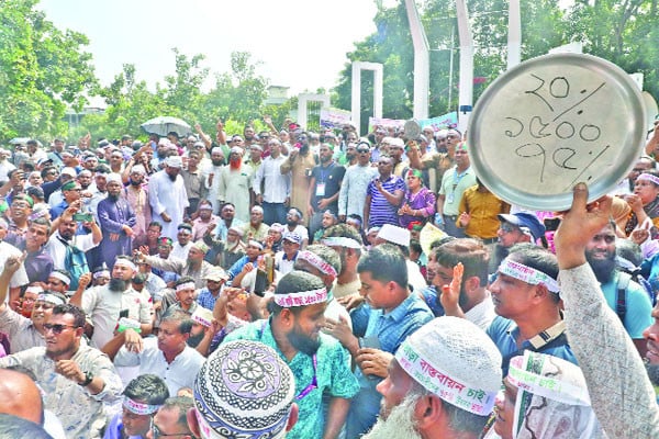 শিক্ষকদের ভুখামিছিলে পুলিশের বাধা