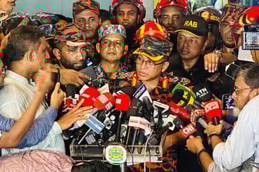আগুন নিয়ন্ত্রণে বড় বাধা ছিল বাতাস: ফায়ার সার্ভিসের ডিজি