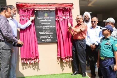 পূর্বাচলে ডিএমপির পুলিশ ব্যারাক উদ্বোধন
