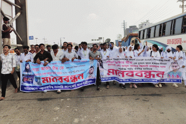 সোনারগাঁয়ে কলেজ শিক্ষার্থী মীম হত্যায় শিক্ষার্থীদের সড়ক অবরোধ