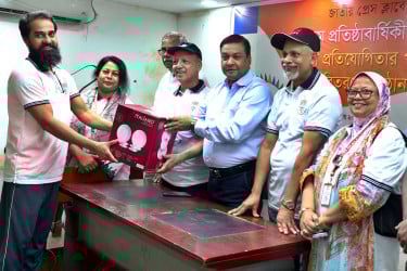 জাতীয় প্রেস ক্লাবের প্রতিষ্ঠাবার্ষিকী উপলক্ষে ম্যারাথন প্রতিযোগিতার পুরস্কার বিতরণ