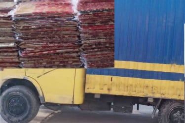 সিলেটে চোরাই শাড়ির বিশাল চালানসহ আটক ২