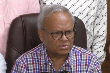 খালেদা জিয়ার নিরাপত্তা নিশ্চিতে বুলেটপ্রুফ গাড়ি কেনা হচ্ছে : রিজভী