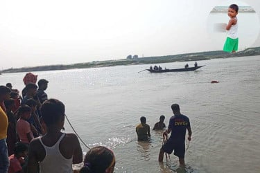 কুমারখালীতে পদ্মায় নিখোঁজ শিশু আরিয়ান, উদ্ধারে ডুবুরি দল
