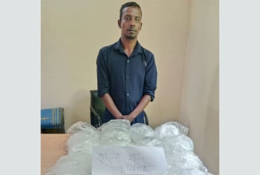 বান্দরবানে মদসহ গ্রেফতার ১