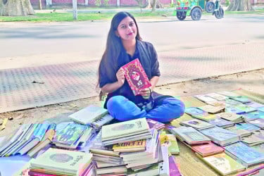 প্যারিস রোডে ভ্রাম্যমাণ বইয়ের দোকান