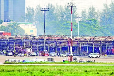 ব্যবসায়ীদের মাথায় হাত