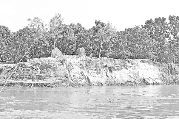 অসময়ে রুদ্রমূর্তি পদ্মার