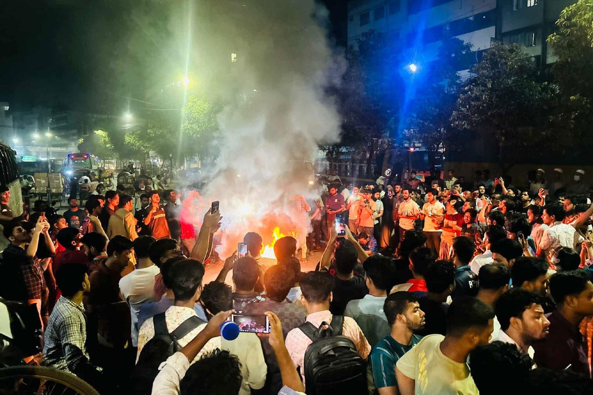 জুবায়েদ হত্যার বিচার দাবিতে বংশাল থানার সামনে শিক্ষার্থীদের বিক্ষোভ