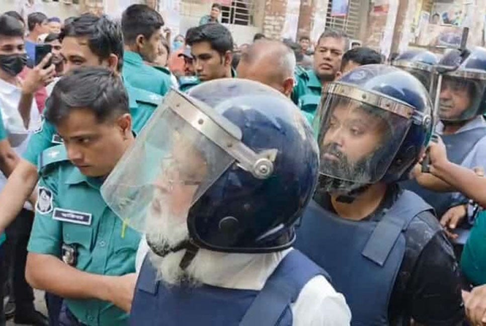হত্যা মামলায় ৪ দিনের রিমান্ডে ছেলেসহ হাজী সেলিম